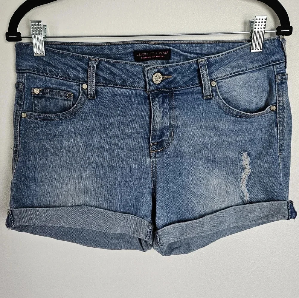 Rolled cuff light blue wash shorts size‎ 7/28 celebrity pink